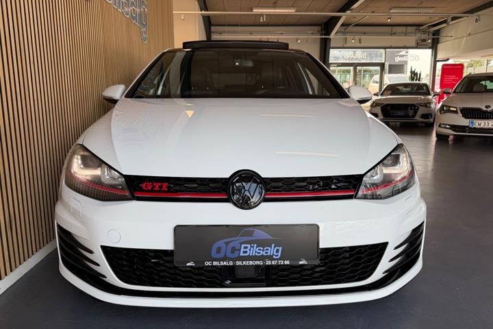 Hvid VW Golf VI fra 2014