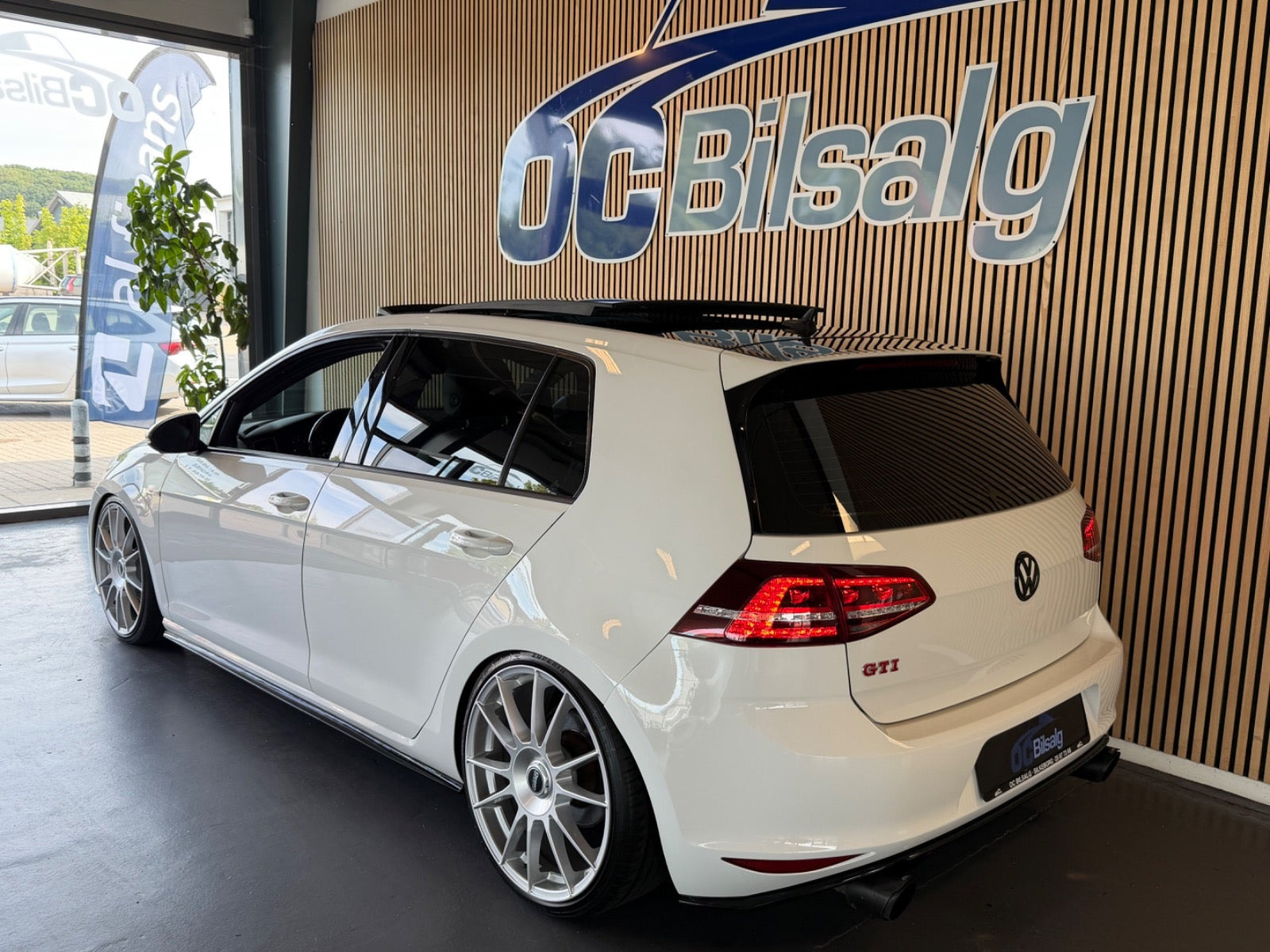 Hvid VW Golf VI fra 2014