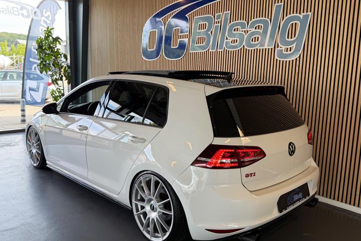 Hvid VW Golf VI fra 2014