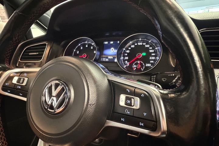 Hvid VW Golf VI fra 2014