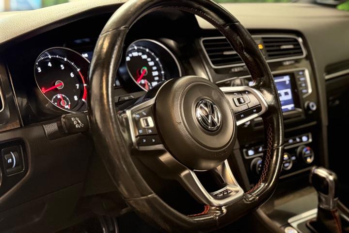 Hvid VW Golf VI fra 2014