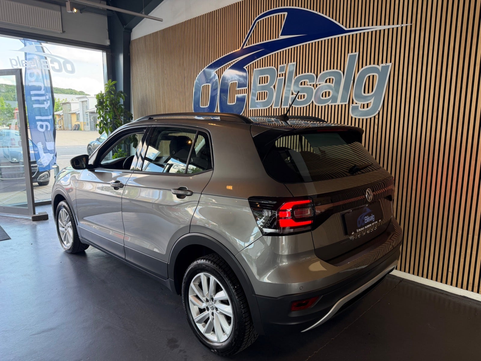 Grå VW T-Cross fra 2019