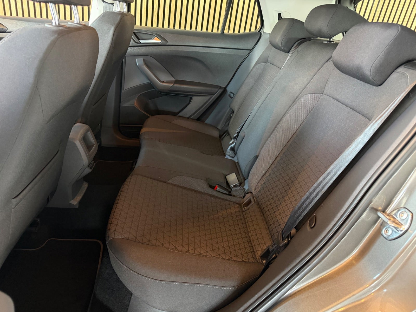 Grå VW T-Cross fra 2019