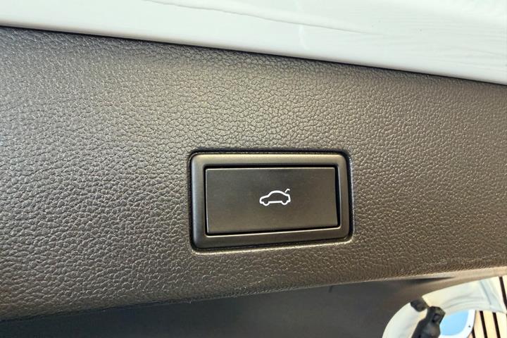 Hvid VW Golf VIII fra 2021