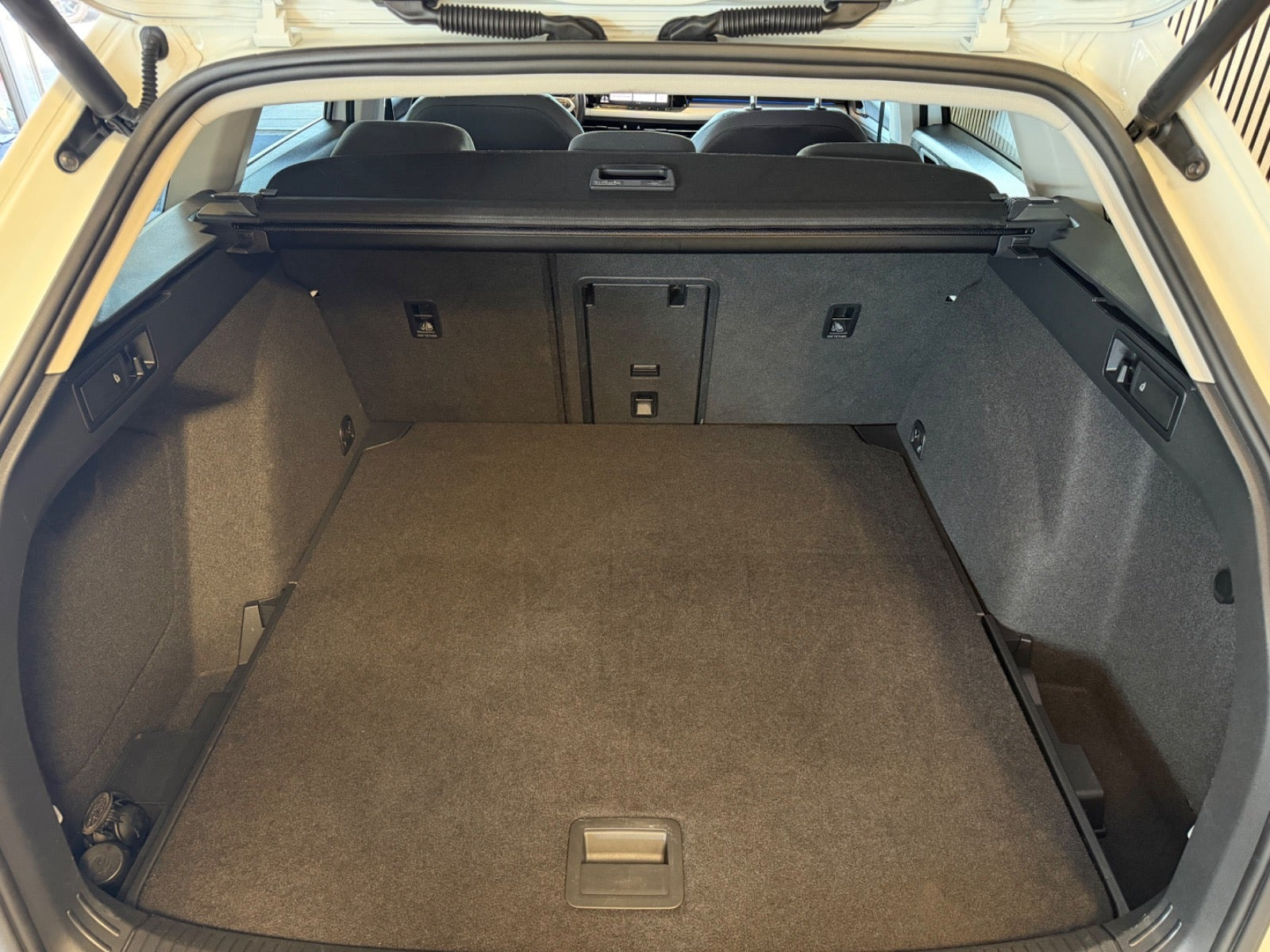 Hvid VW Golf VIII fra 2021