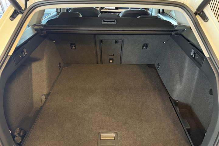 Hvid VW Golf VIII fra 2021