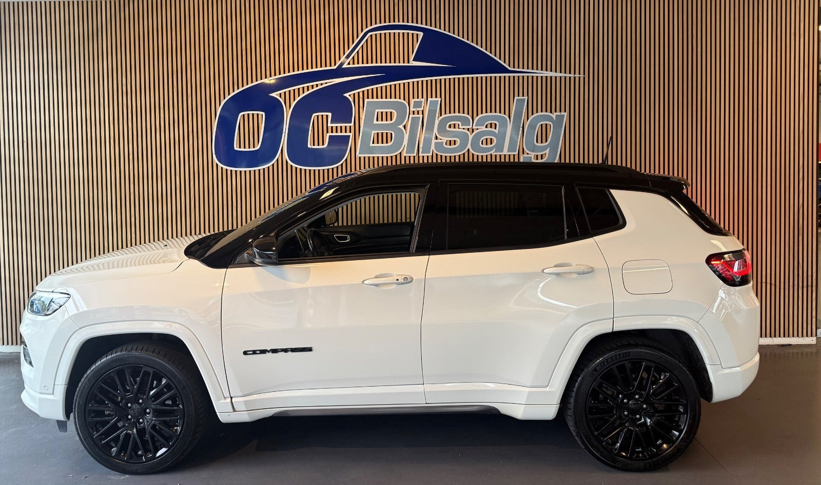 Hvid Jeep Compass fra 2023