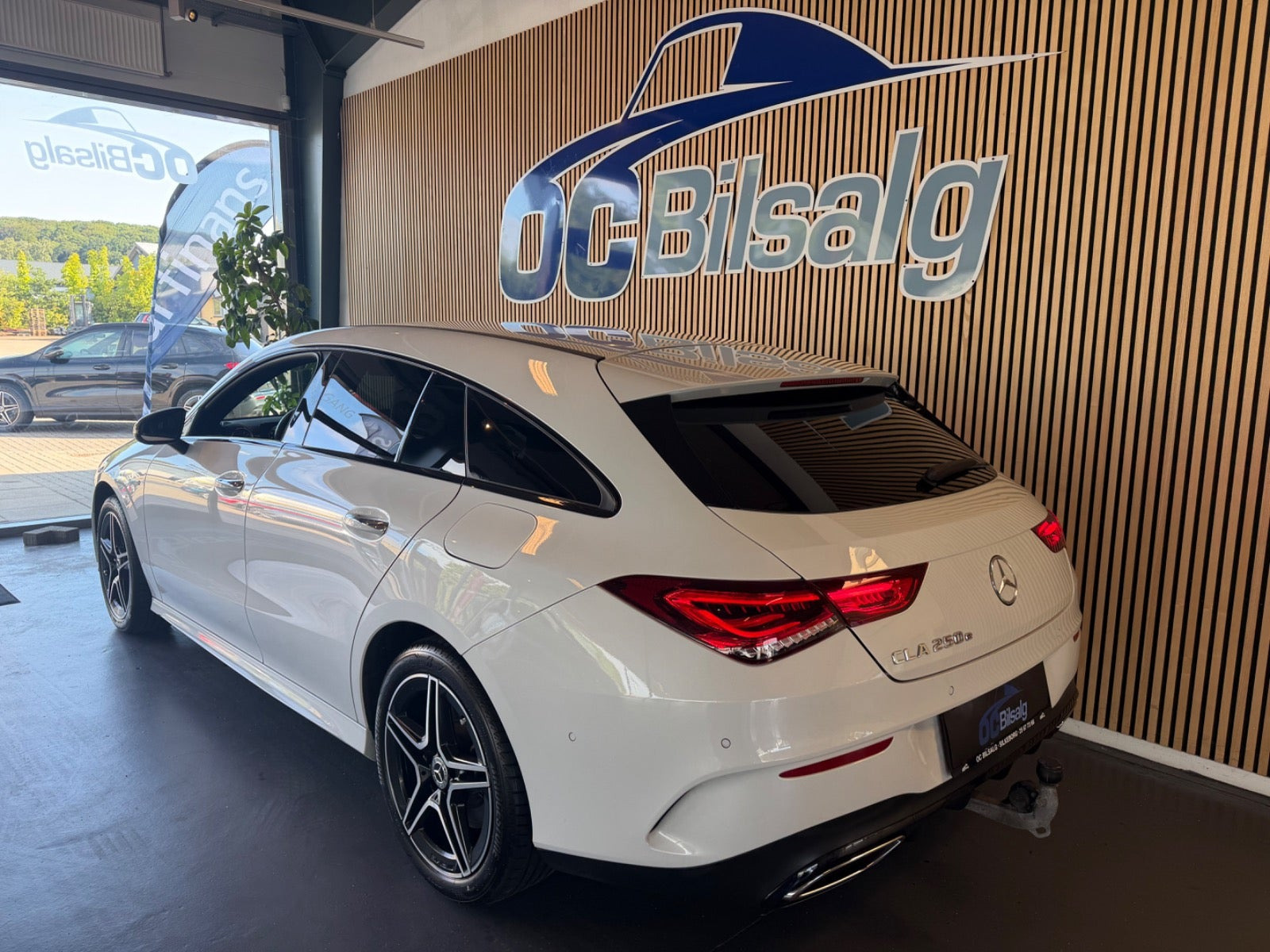 Hvid Mercedes CLA250 e fra 2021