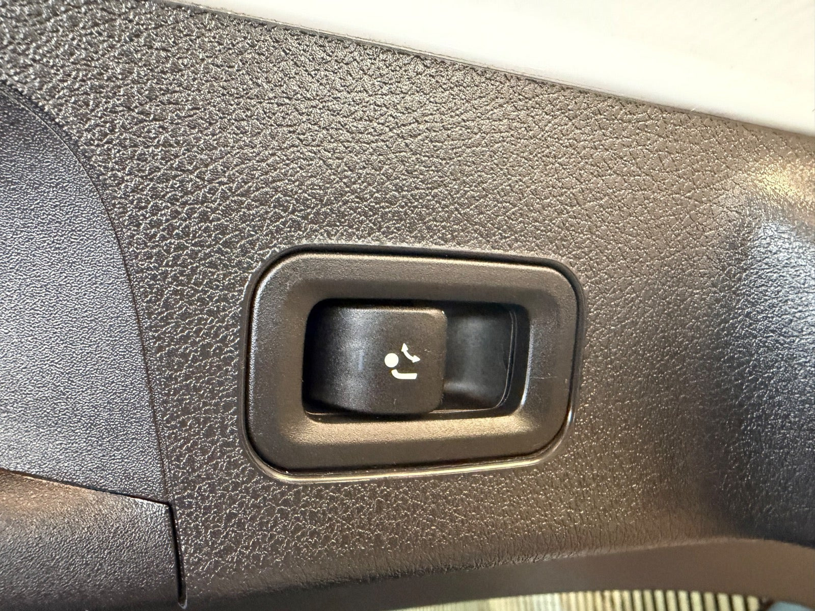 Hvid Mercedes CLA250 e fra 2021