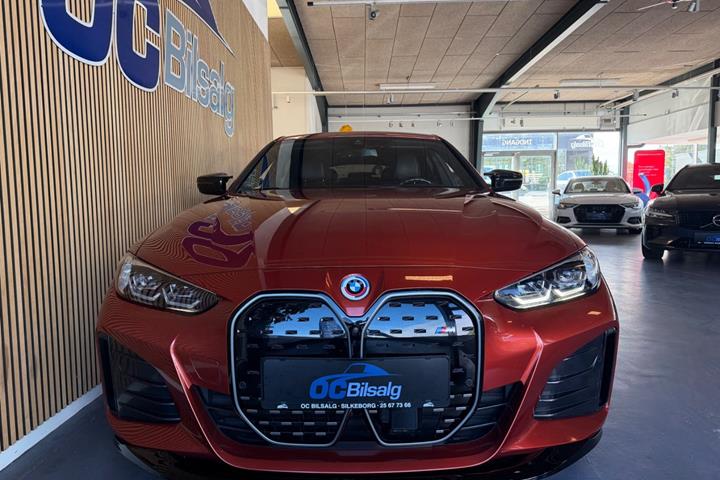Orange BMW i4 fra 2022