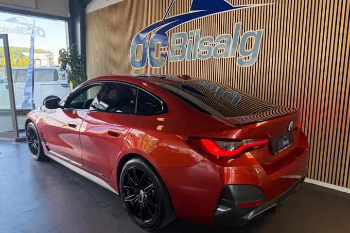 Orange BMW i4 fra 2022