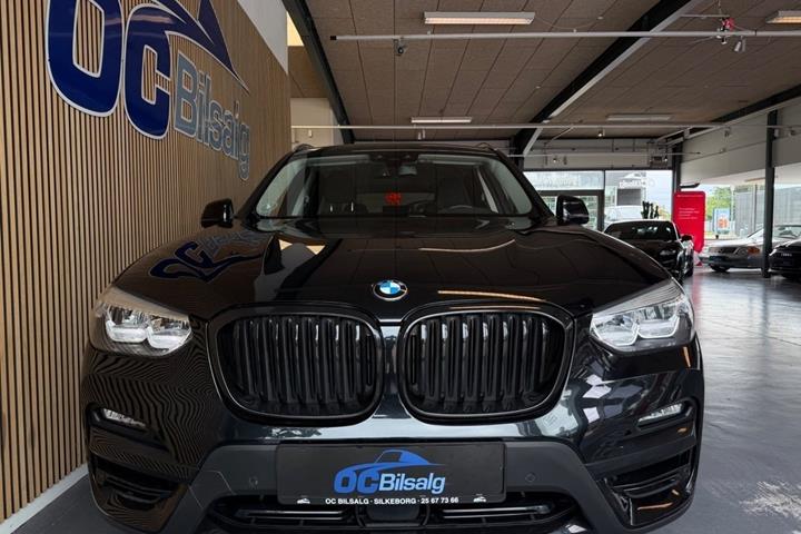 Sort BMW X3 fra 2020