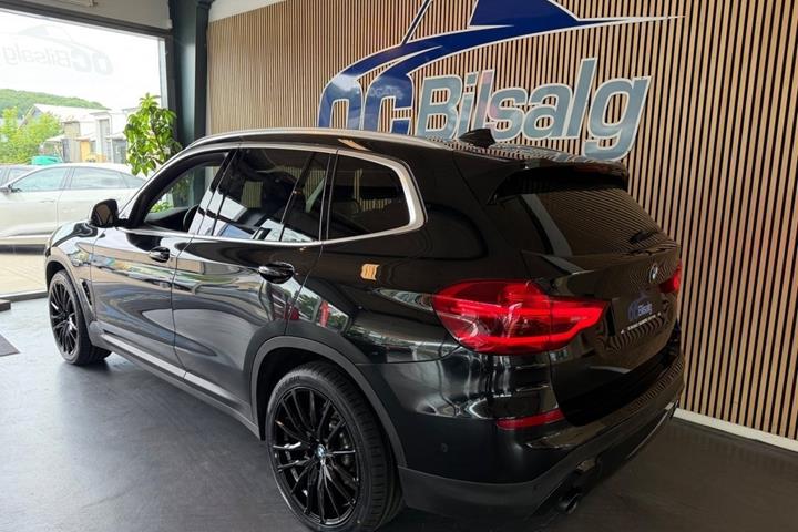 Sort BMW X3 fra 2020
