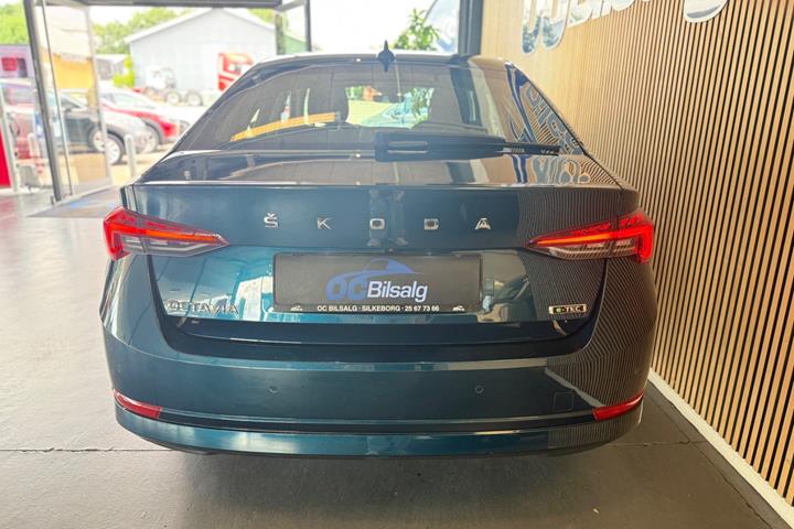 Blå Skoda Octavia fra 2021