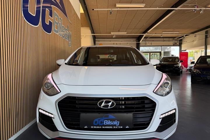 Hvid Hyundai i30 fra 2015