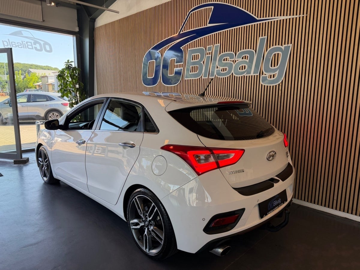 Hvid Hyundai i30 fra 2015