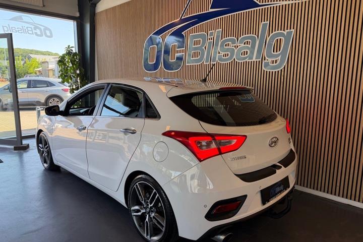 Hvid Hyundai i30 fra 2015
