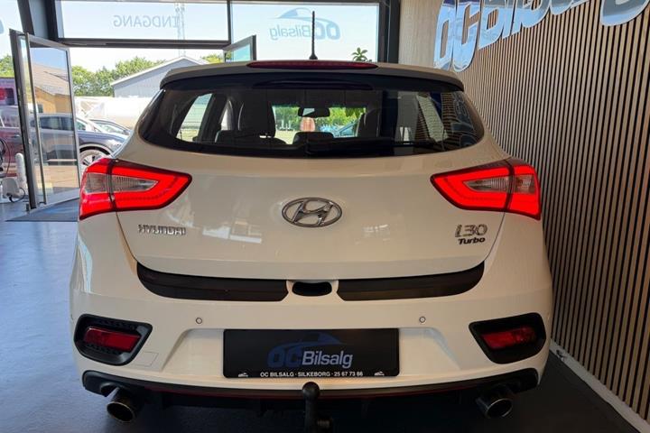 Hvid Hyundai i30 fra 2015
