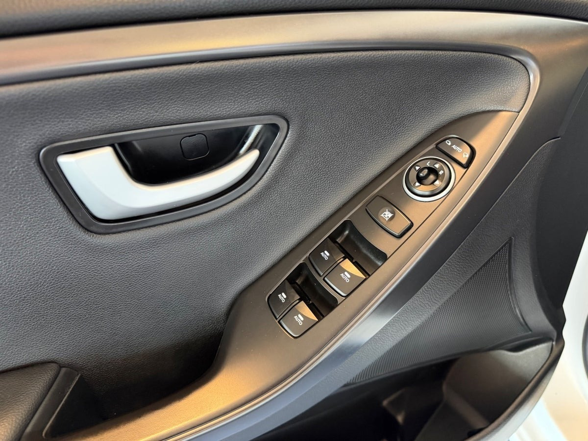 Hvid Hyundai i30 fra 2015