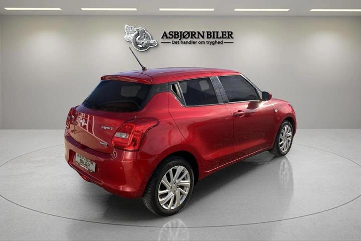 Rød Suzuki Swift fra 2020