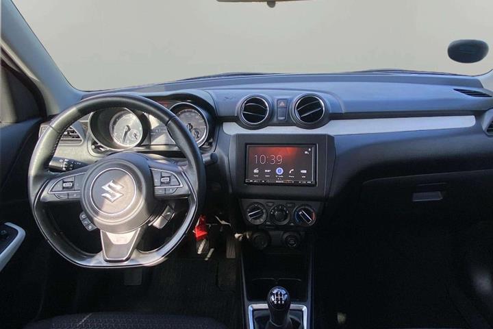Rød Suzuki Swift fra 2020