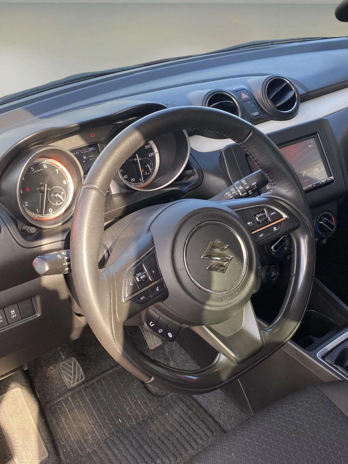 Rød Suzuki Swift fra 2020