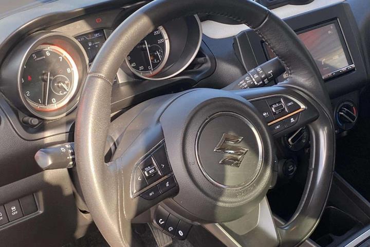 Rød Suzuki Swift fra 2020