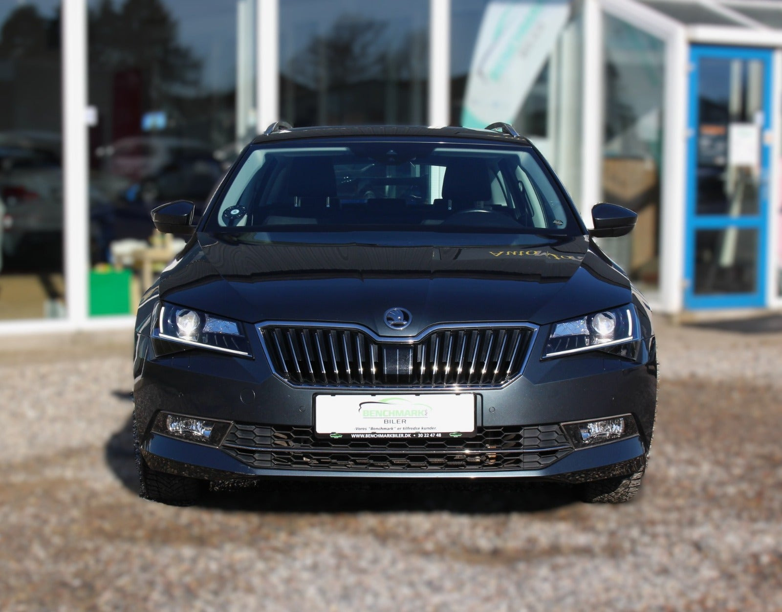 Grå Skoda Superb fra 2019