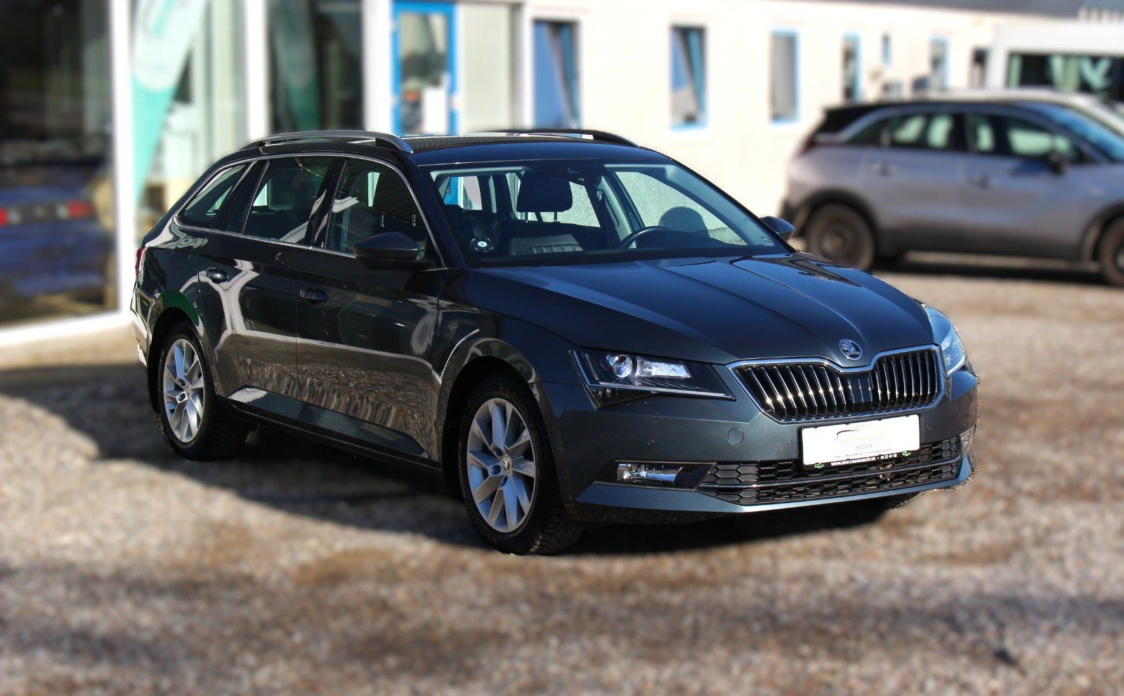 Grå Skoda Superb fra 2019