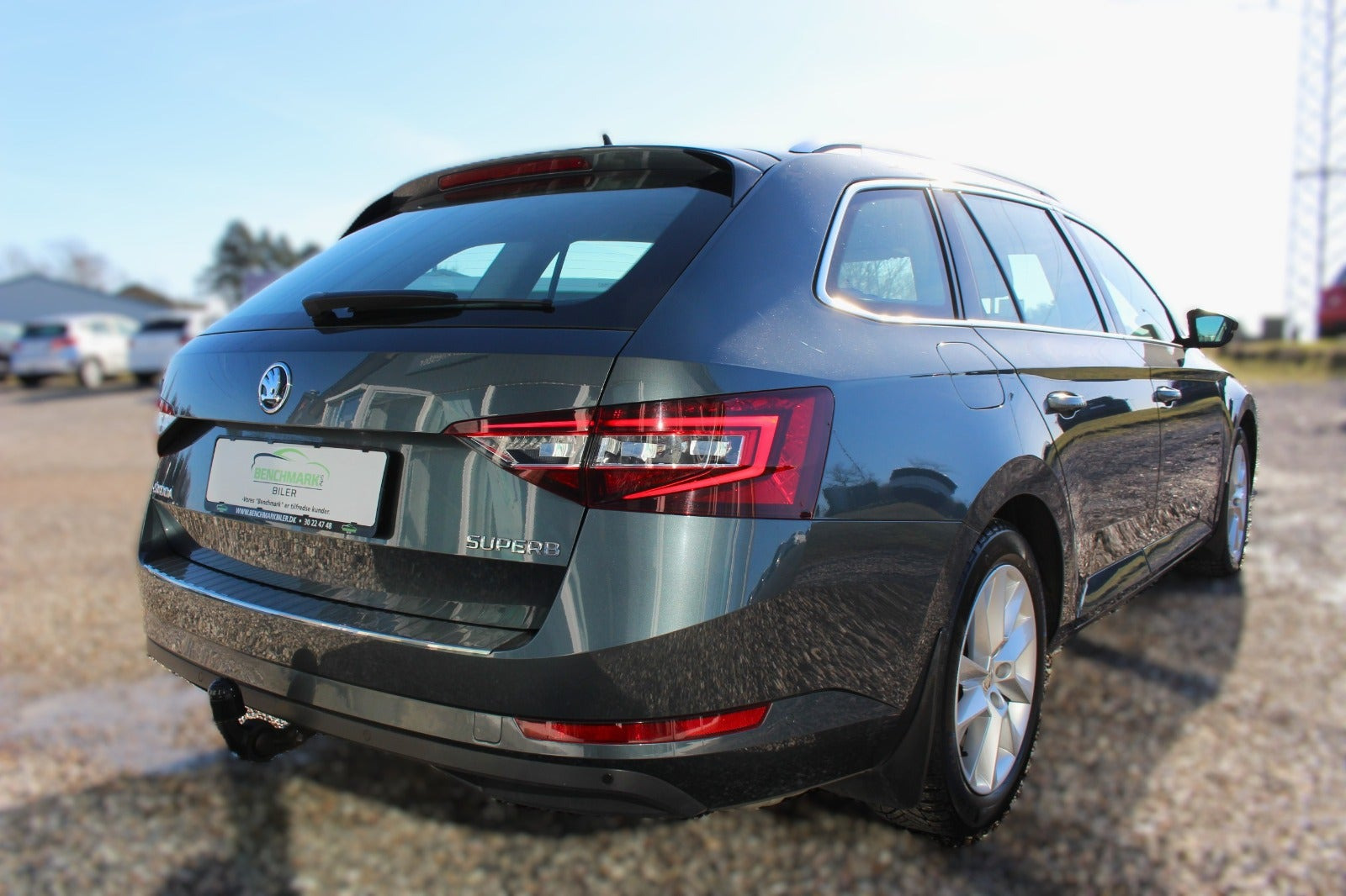 Grå Skoda Superb fra 2019