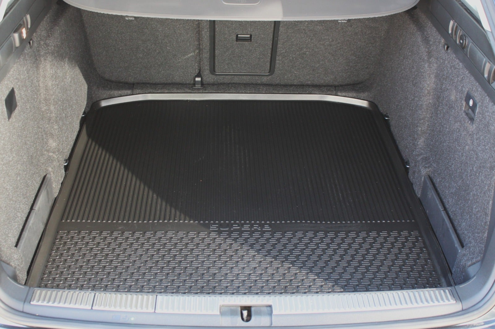 Grå Skoda Superb fra 2019