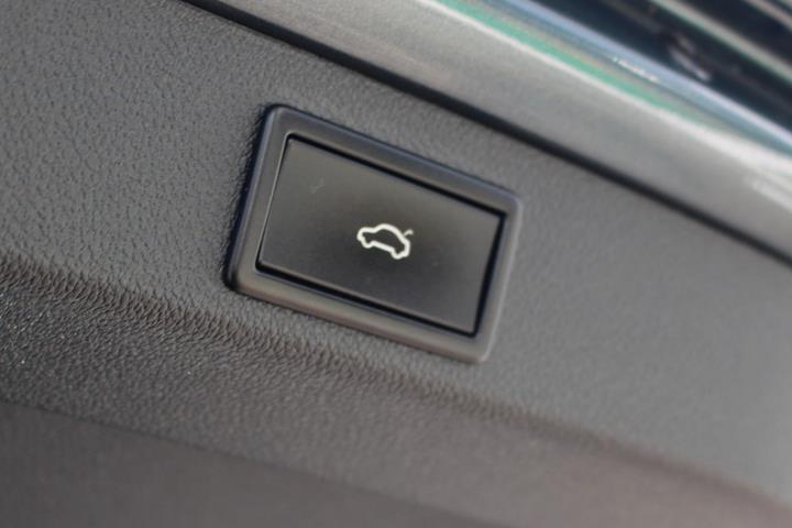 Grå Skoda Superb fra 2019