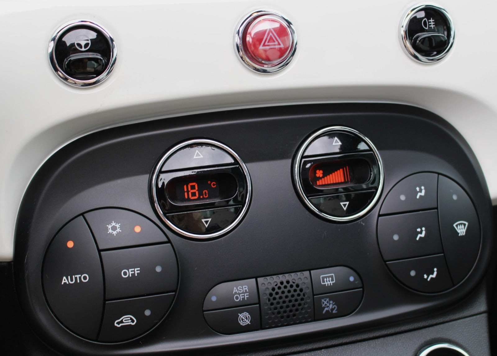 Hvid Fiat 500C fra 2022