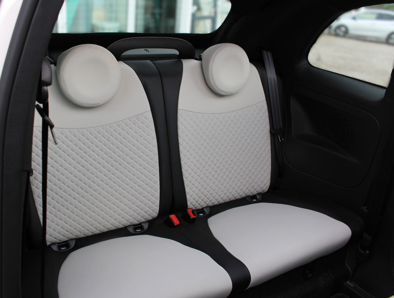 Hvid Fiat 500C fra 2022