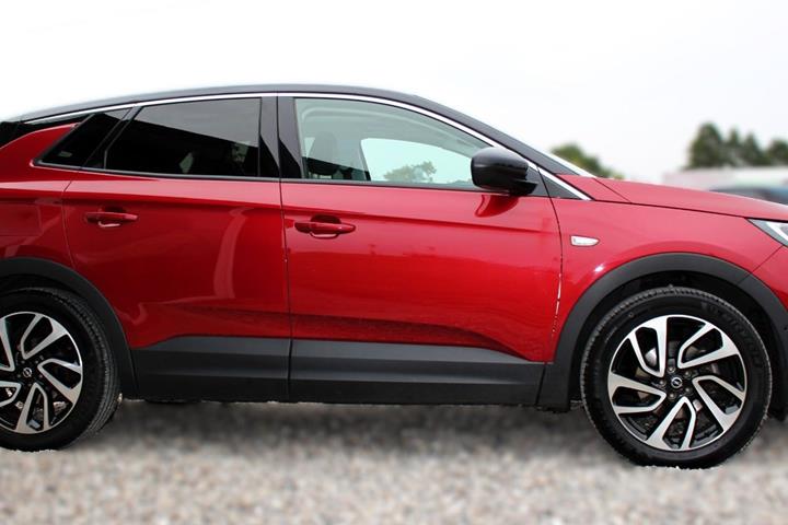 Rød Opel Grandland X fra 2019
