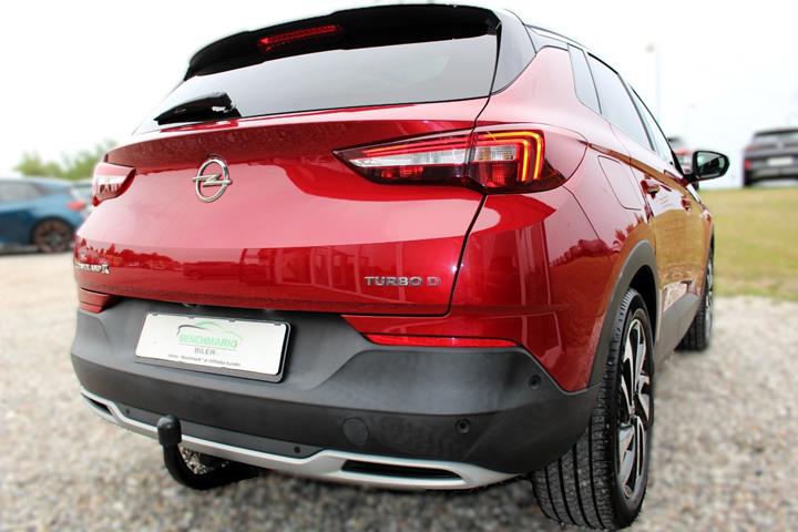 Rød Opel Grandland X fra 2019