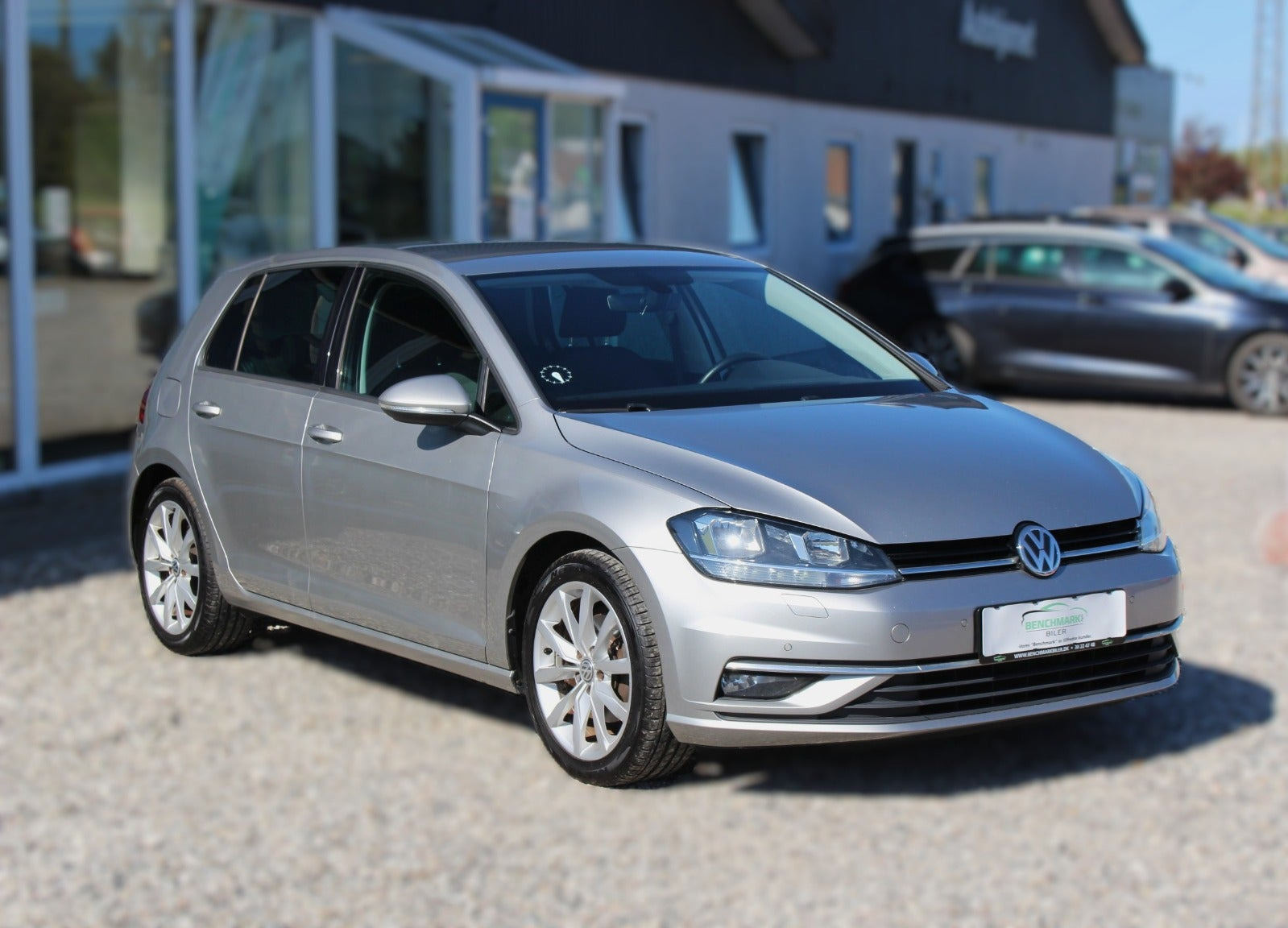 Beige VW Golf VII fra 2019