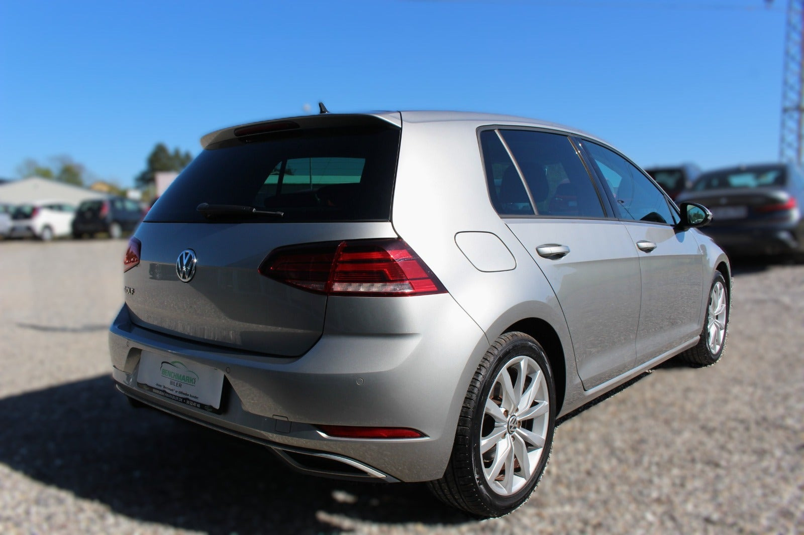 Beige VW Golf VII fra 2019