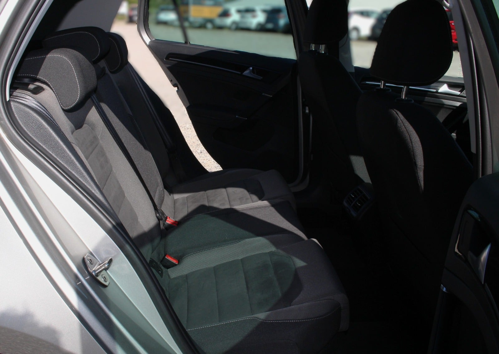 Beige VW Golf VII fra 2019