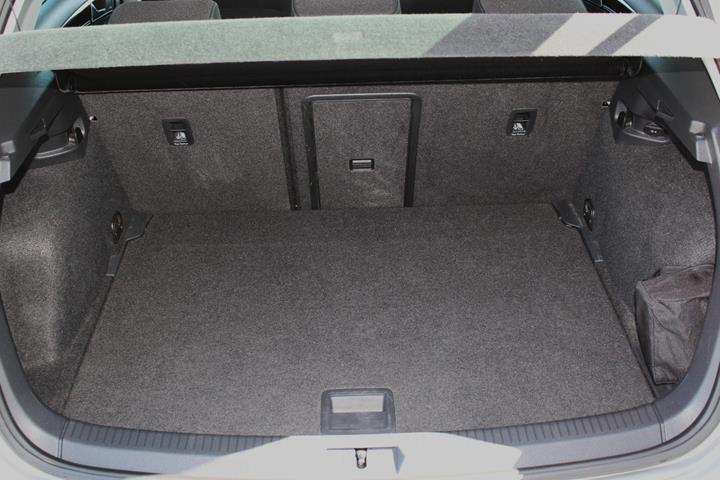 Beige VW Golf VII fra 2019
