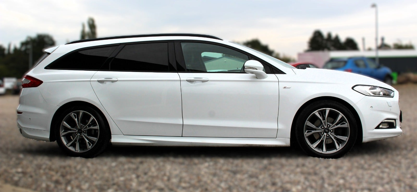 Hvid Ford Mondeo fra 2018