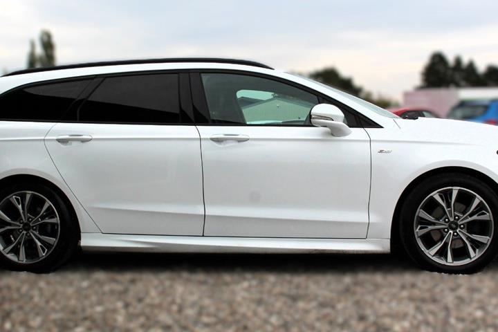 Hvid Ford Mondeo fra 2018