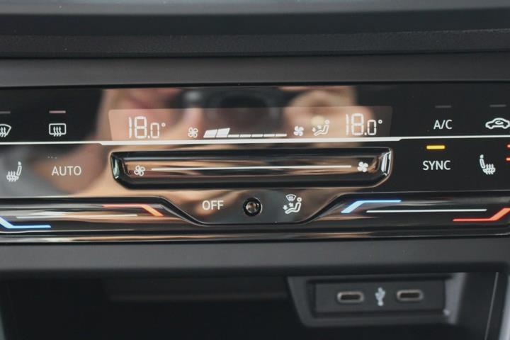 Sort VW Polo fra 2022