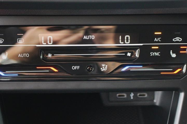 Sort VW Polo fra 2022
