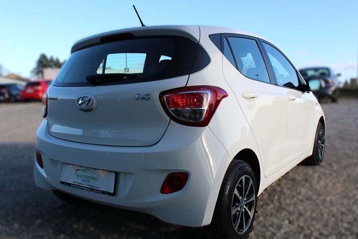 Hvid Hyundai i10 fra 2014