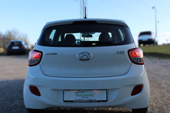 Hvid Hyundai i10 fra 2014