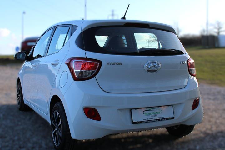 Hvid Hyundai i10 fra 2014