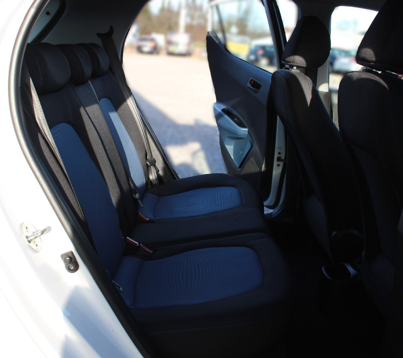 Hvid Hyundai i10 fra 2014