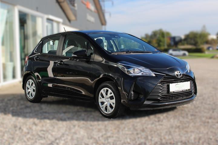 Sort Toyota Yaris fra 2017