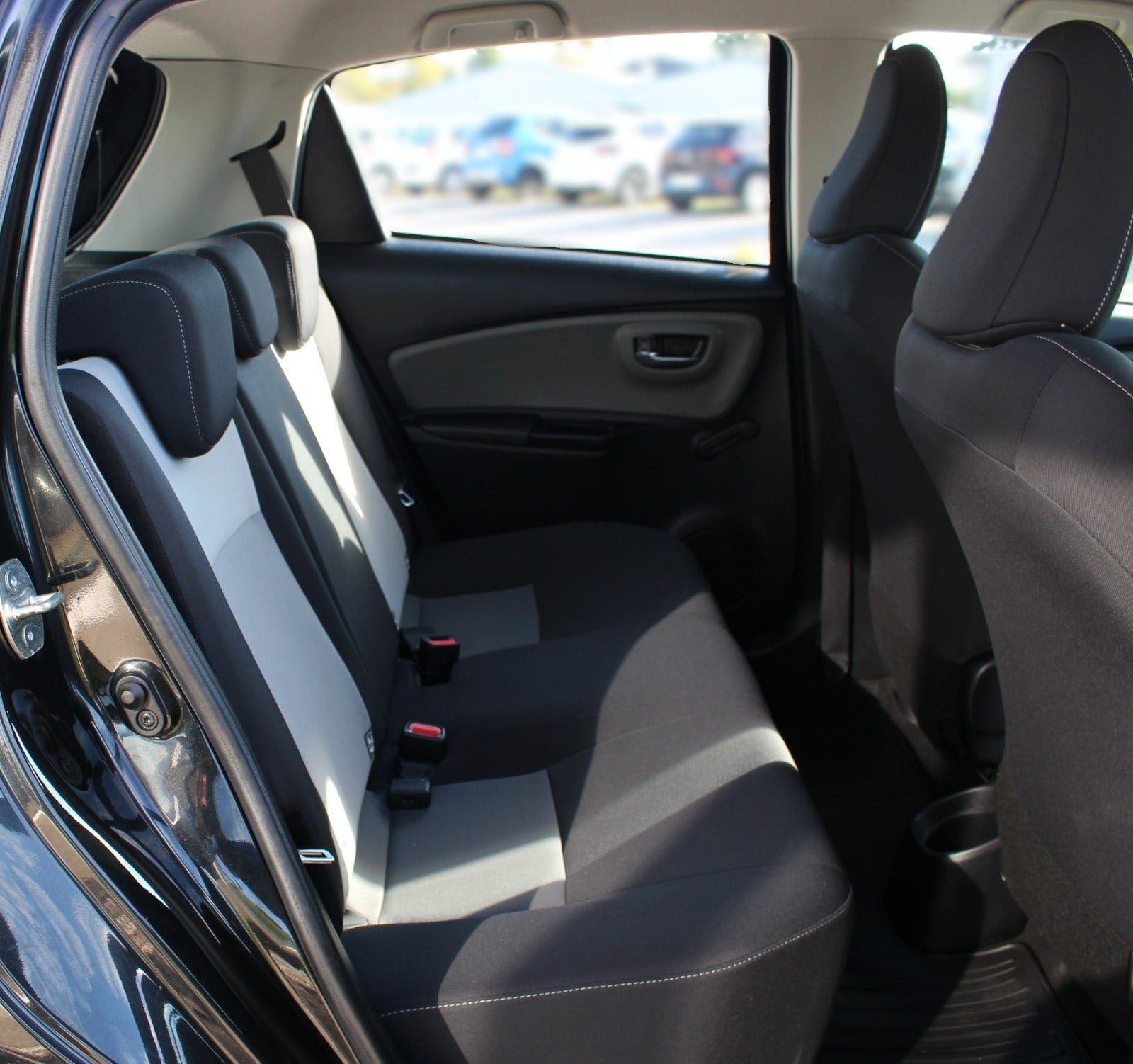 Sort Toyota Yaris fra 2017